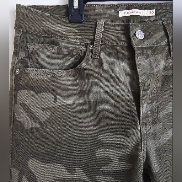 Levi's Camouflage Ankle Skinny Jeans - Picture 6 of 11
